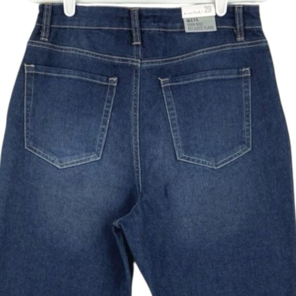 NWT Black Tape Women's Blue Denim Jeans 29 Maya High Rise Relaxed Flare Stretch - Picture 4 of 12